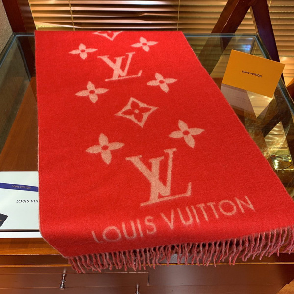 l**is V*t*n reykjavik scarf