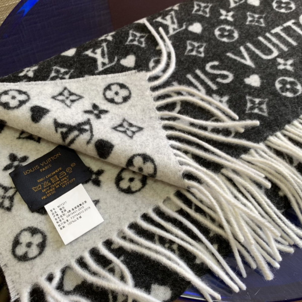 l**is V*t*n game on scarf