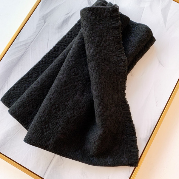 l**is V*t*n monogram classic scarf