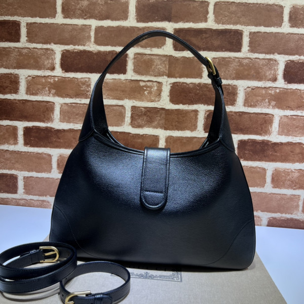 G*u*i aphrodite medium shoulder bag