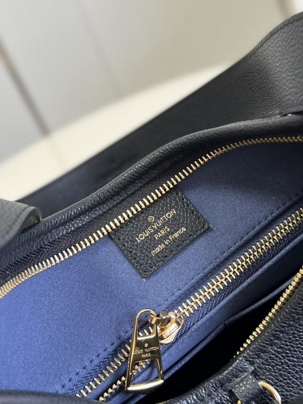 l**is V*t*n carryall pm