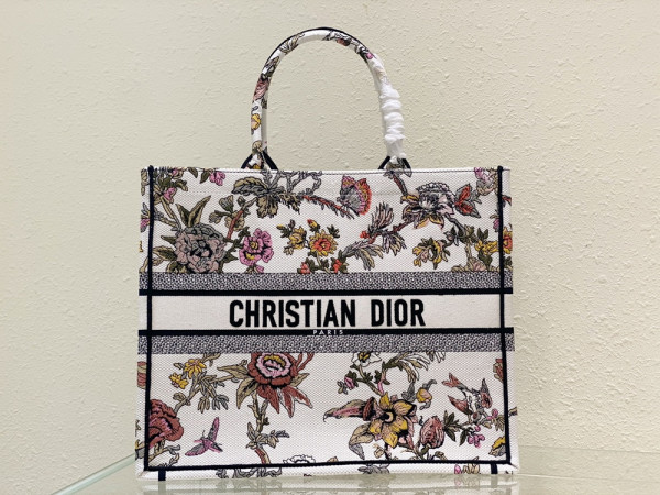 large D*or book tote
