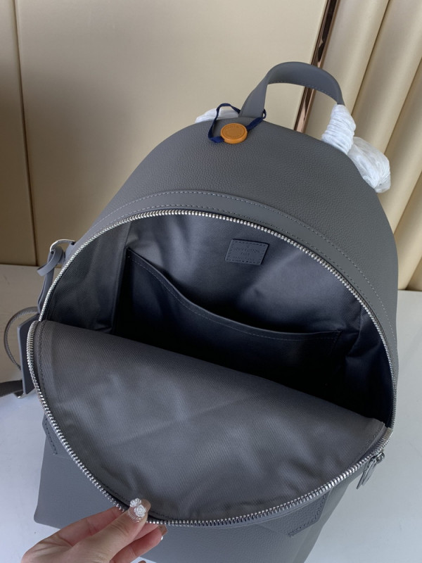 l**is V*t*n takeoff backpack