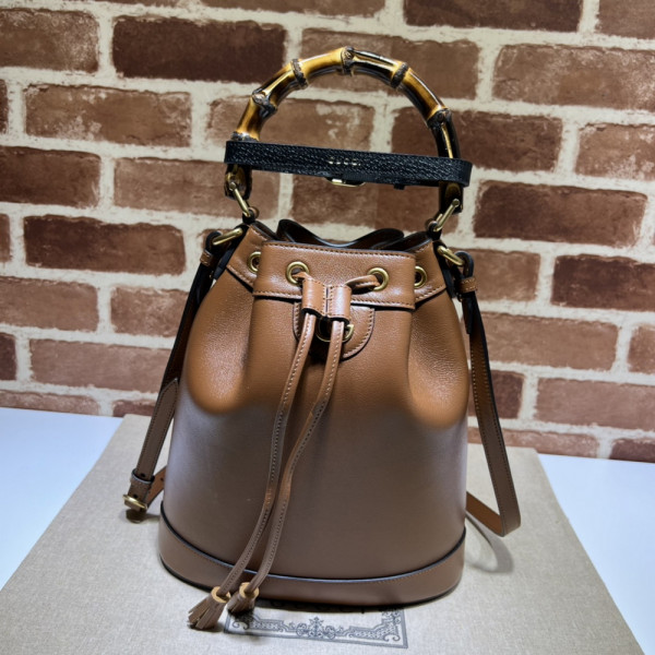 G*u*i diana small bucket bag