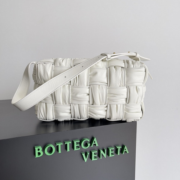 Bo*te*ga ve*ne*ta brick cassette