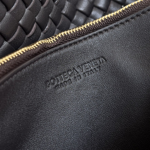 Bo*te*ga ve*ne*ta small cobble shoulder bag