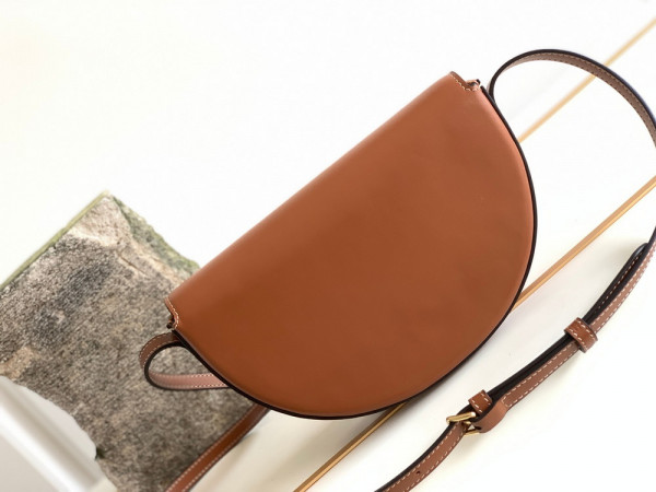 Ce**e besace cuir triomphe