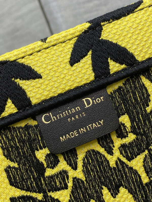 large D*or book tote