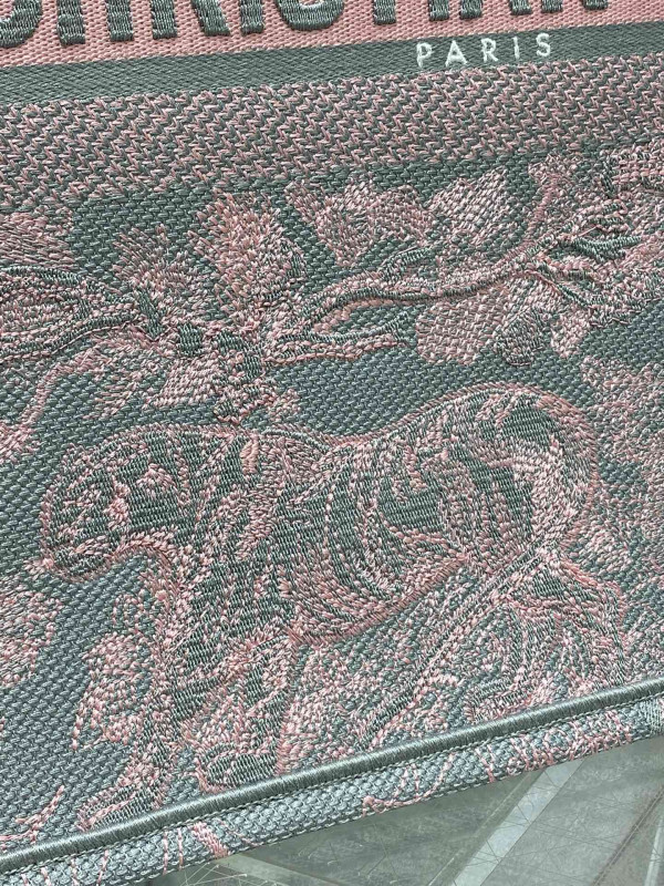 large D*or book tote