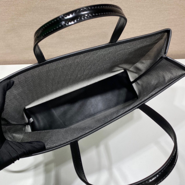 Pra*a tote bag