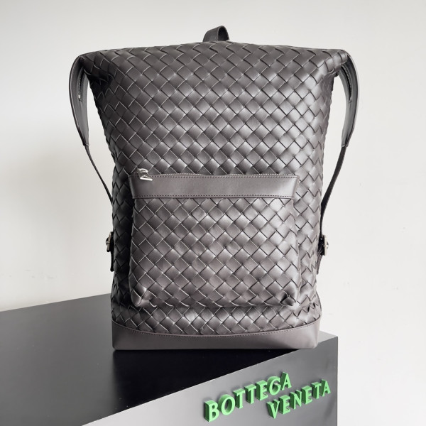 Bo*te*ga ve*ne*ta arco backpack
