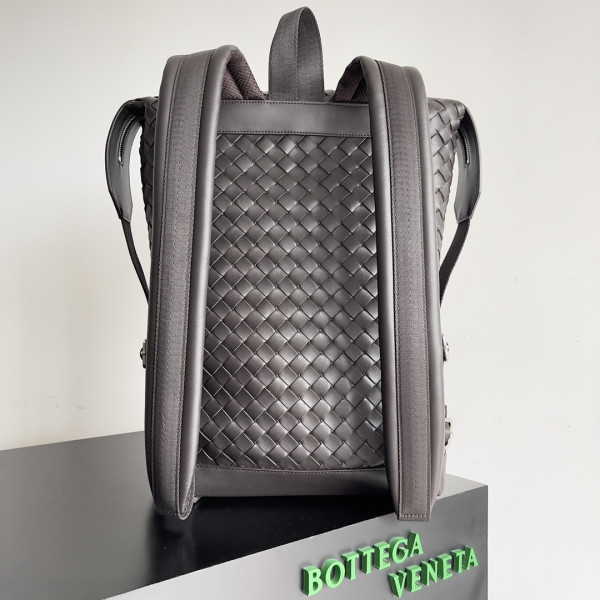 Bo*te*ga ve*ne*ta arco backpack