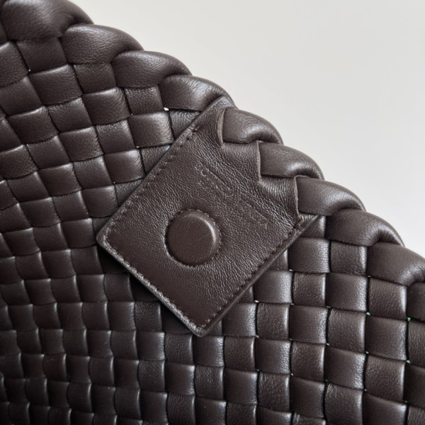 Bo*te*ga ve*ne*ta small clicker shoulder bag