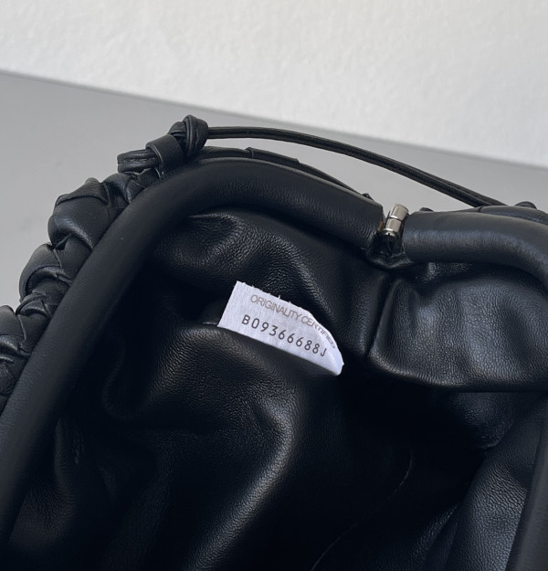Bo*te*ga ve*ne*ta mini pouch