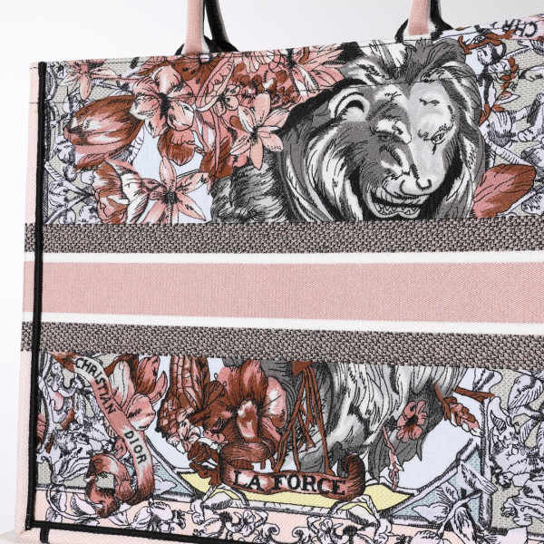 D*or book tote