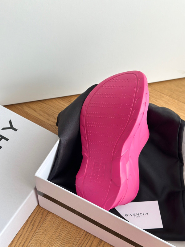 GIVENCHY sildes