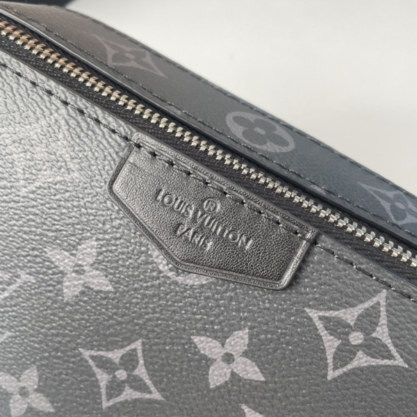 l**is V*t*n alpha wearable wallet