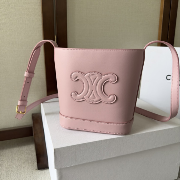 Ce**e mini bucket cuir triomphe