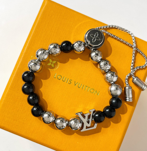 l**is V*t*n bracelet