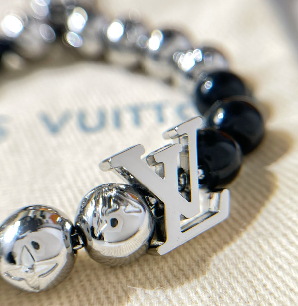 l**is V*t*n bracelet