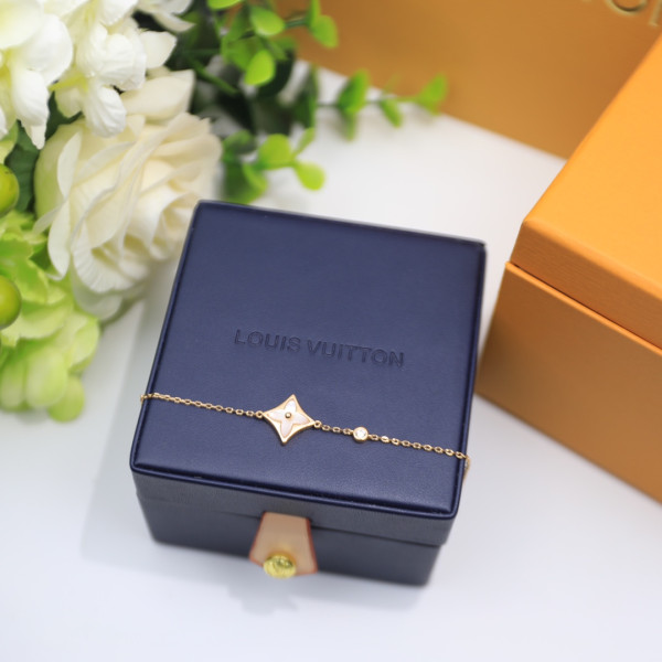 l**is V*t*n bracelet