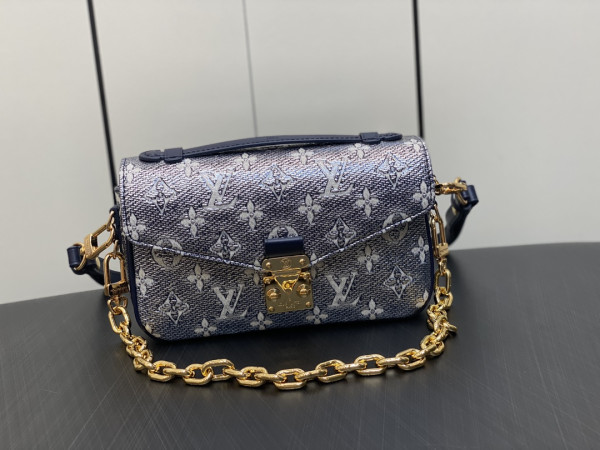 l**is V*t*n pochette metis east west