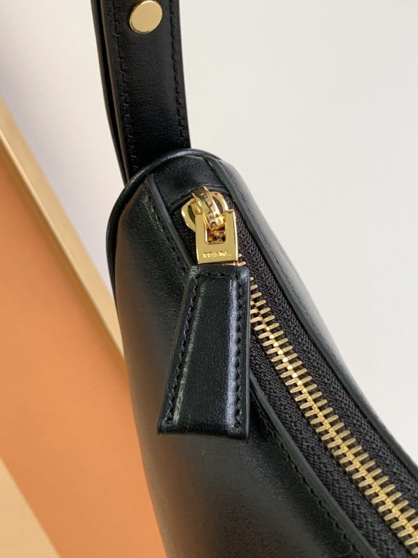 Pra*a arqué leather shoulder bag-22.5*18.5*6cm