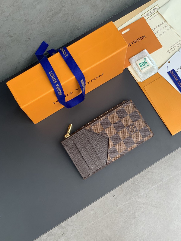 l**is V*t*n coin card holder