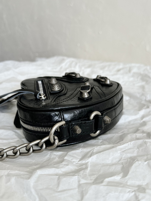 Ba*len*cia*ga le cagole heart mini metallic crinkled-leather shoulder bag