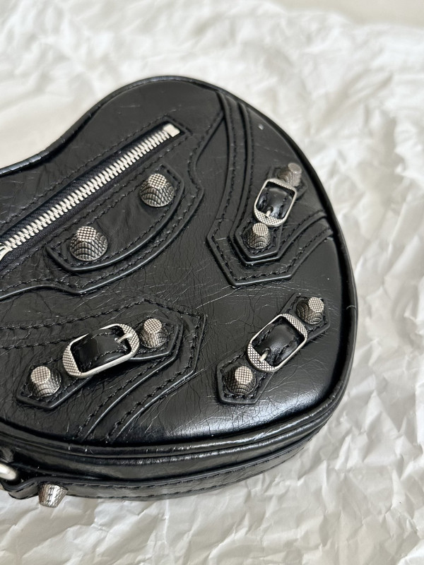 Ba*len*cia*ga le cagole heart mini metallic crinkled-leather shoulder bag