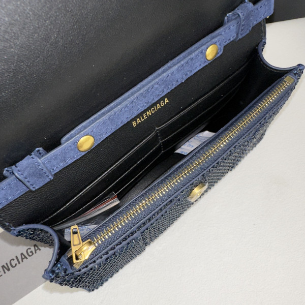Ba*len*cia*ga hourglass wallet on chain