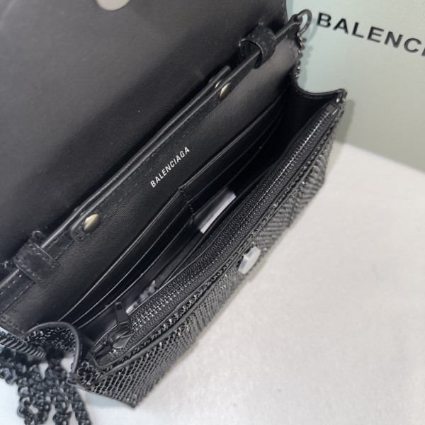 Ba*len*cia*ga hourglass wallet on chain