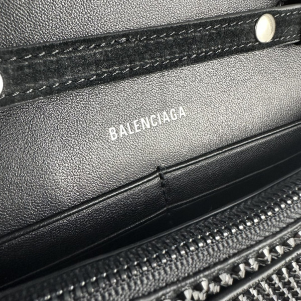 Ba*len*cia*ga hourglass wallet on chain