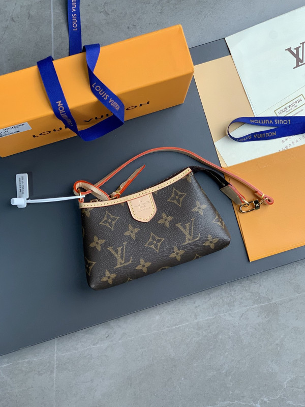 l**is V*t*n monogram mini pochette delightful pouch