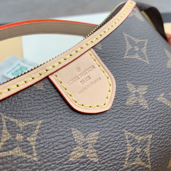 l**is V*t*n monogram mini pochette delightful pouch