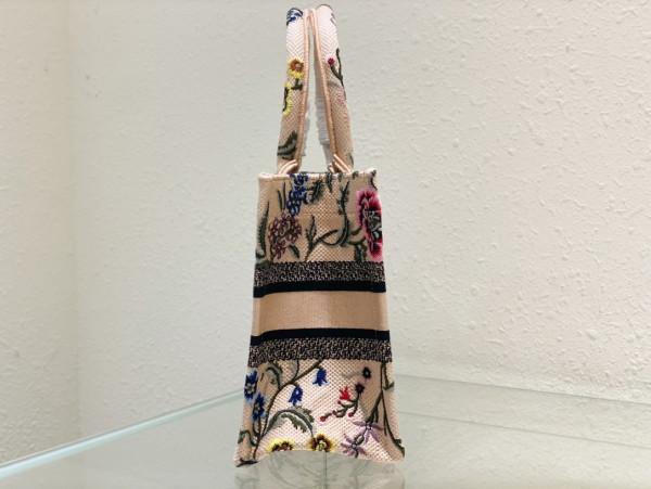 small D*or book tote