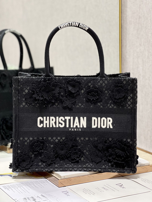 medium D*or book tote
