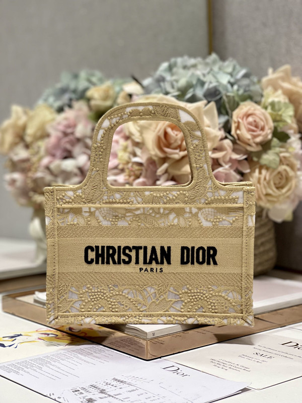 D*or book tote mini