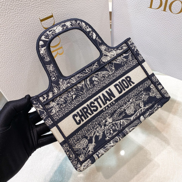 D*or book tote mini