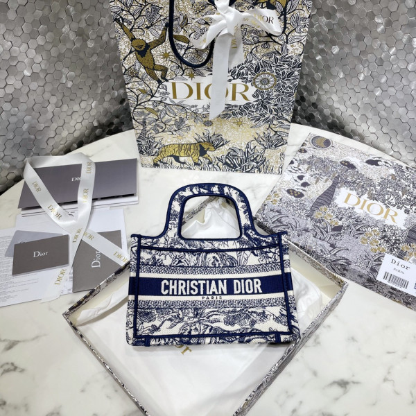D*or book tote mini