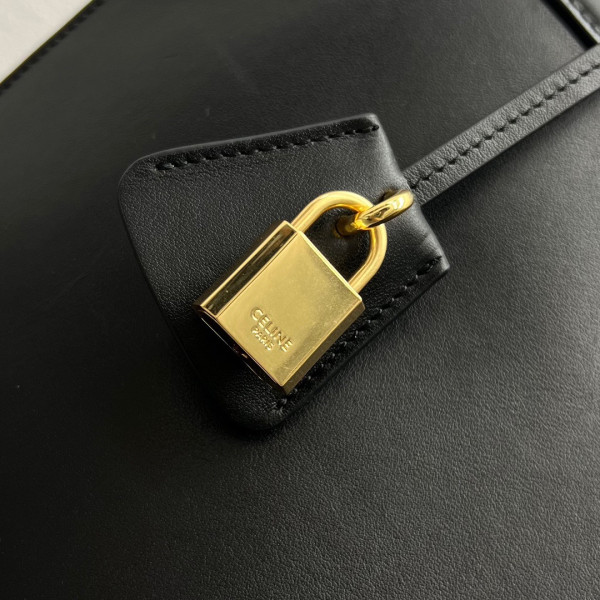 Ce**e cabas 16 in smooth calfskin