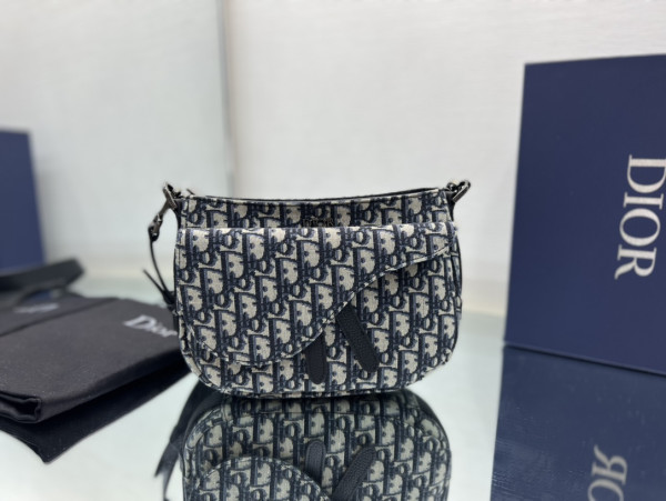 D*or saddle soft bag