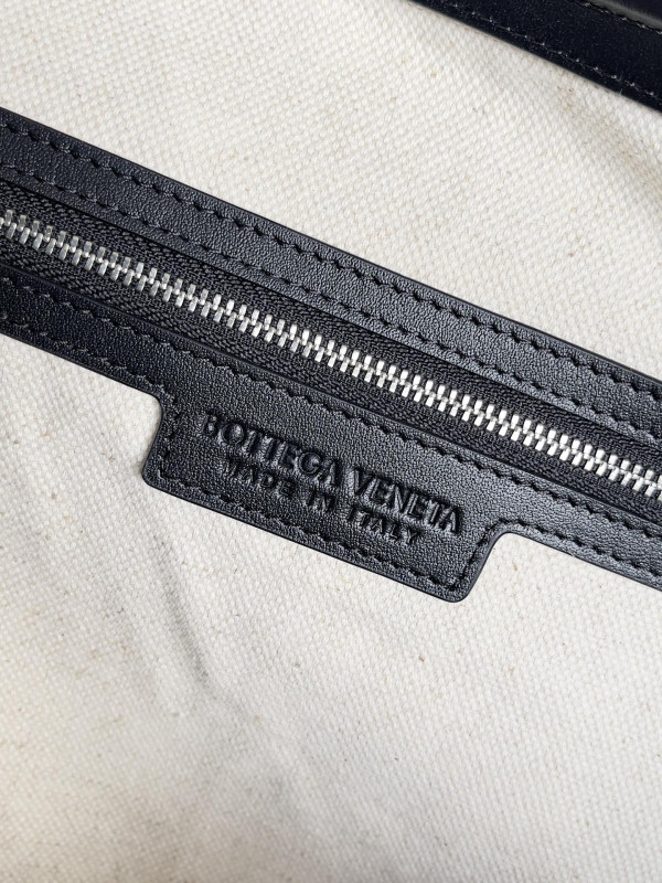 Bo*te*ga ve*ne*ta portello tote
