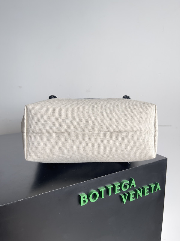Bo*te*ga ve*ne*ta portello tote
