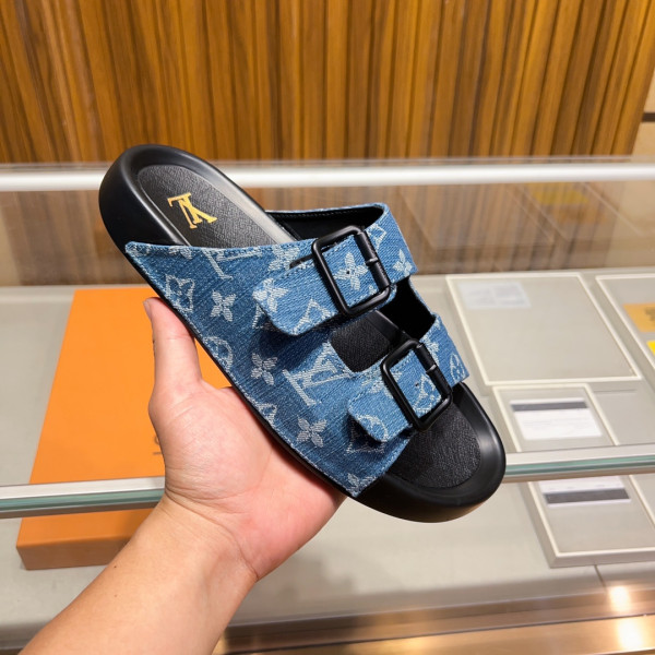 l**is V*t*n slippers