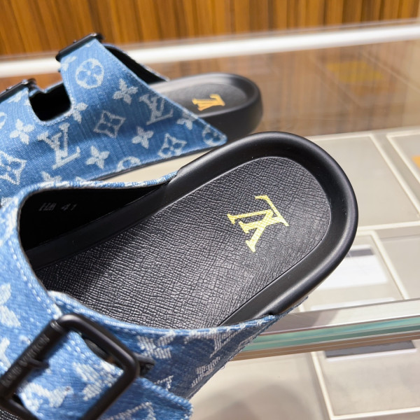 l**is V*t*n slippers