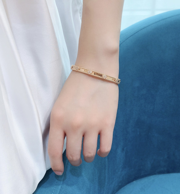 Van Cleef & Arpels Perlée BRACELET