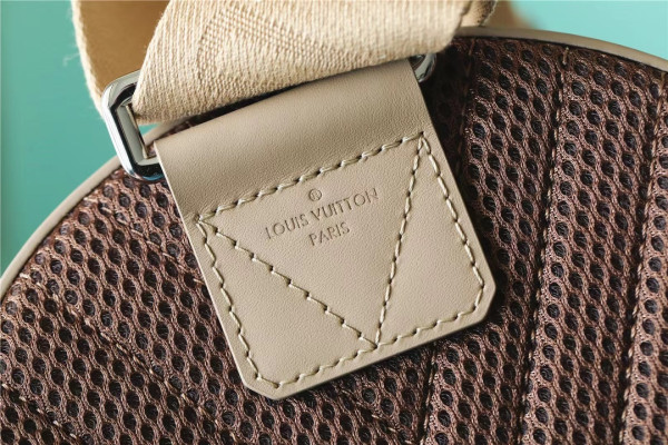 l**is V*t*n pilot slingbag
