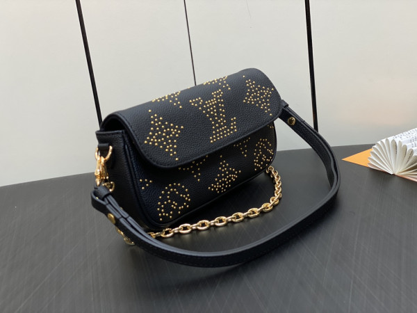 l**is V*t*n wallet on chain ivy