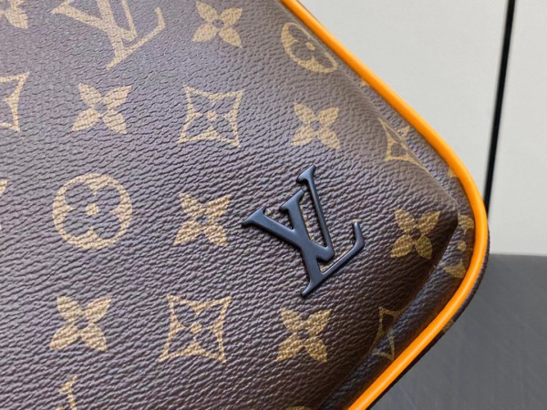 l**is V*t*n avenue slingbag